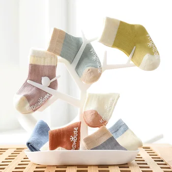 Весенне-осенние детские носки Противоскользящие Короткие разноцветные носки для девочек и мальчиков на резиновой подошве из мягкого хлопка для младенцев и малышей