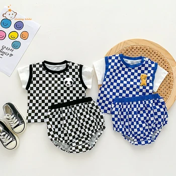 Детская одежда в шахматном порядке, Летние комплекты одежды для маленьких мальчиков, Топы + Треугольные шорты С милой брошью в виде панды