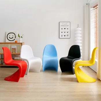 Дизайнерский скандинавский минимализм, Штабелируемый Досуг, Креативная сетка для переговоров на открытом воздухе, Красный пластиковый обеденный стол S-образной формы, стулья, сложенные